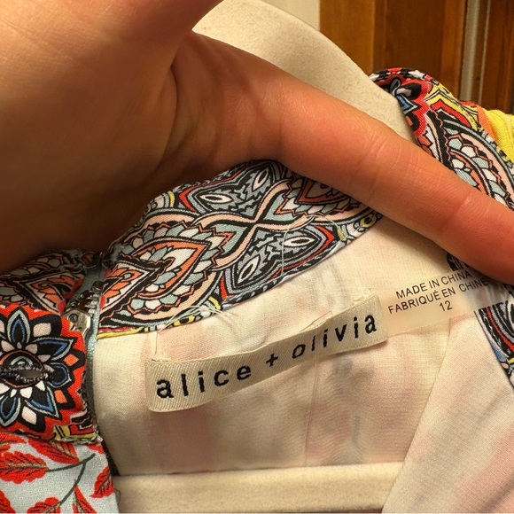 Alice + Olivia Raya Paloma Floral Puff Sleeve Dress - Picture 4 of 14